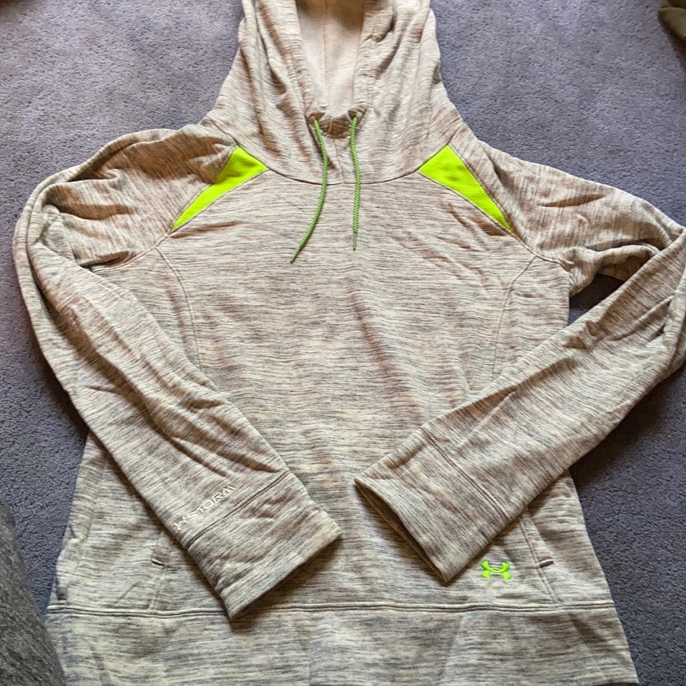 UNDER ARMOR• Cold Gear Hoodie